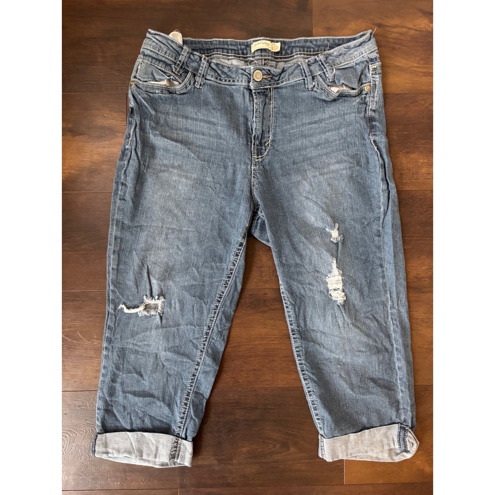 Faded Glory Womens 18W Distressed Capri Jeans Medium Wash Embroidered Pockets